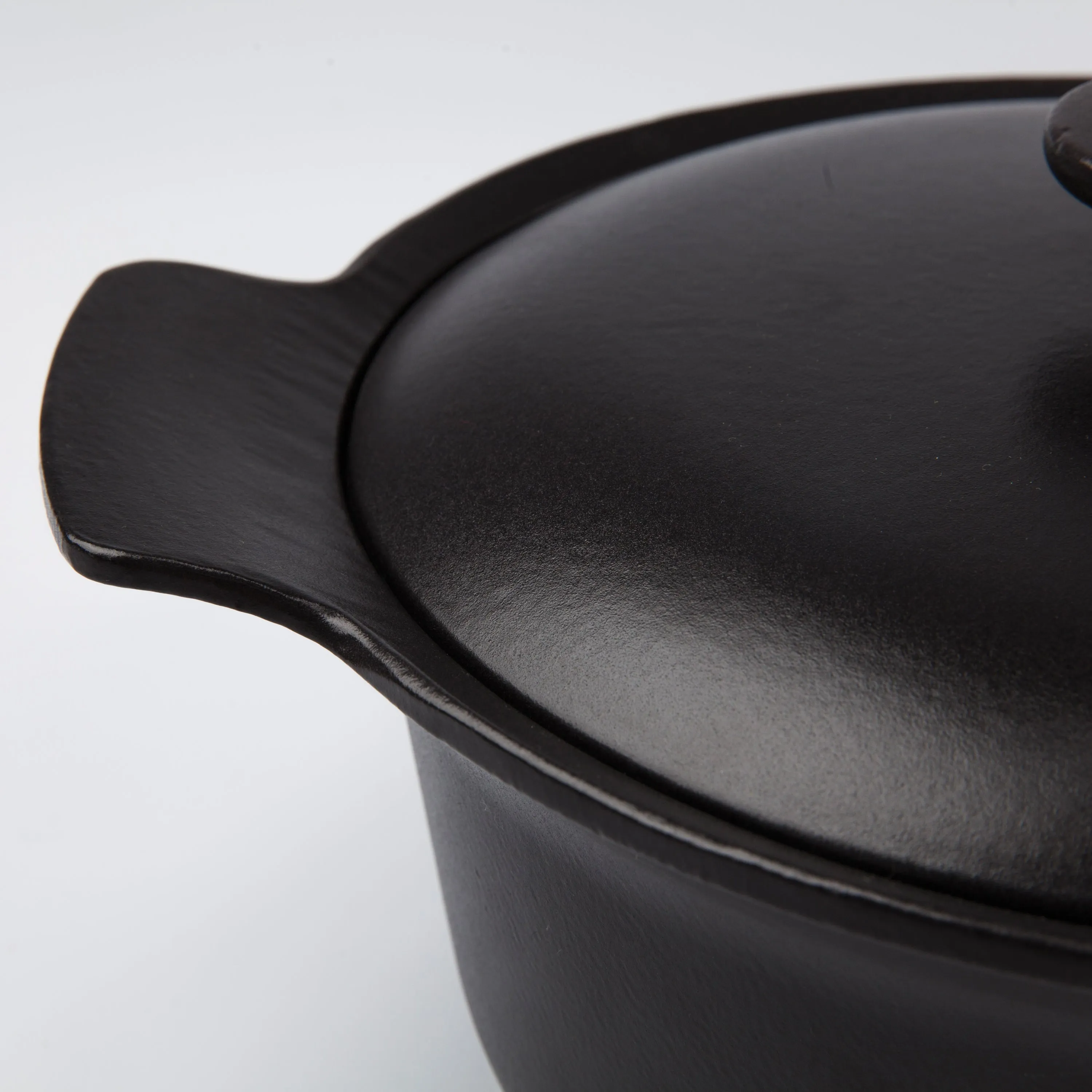 BergHOFF Ron 10" Cast Iron Dutch Oven 4.4Qt., Black