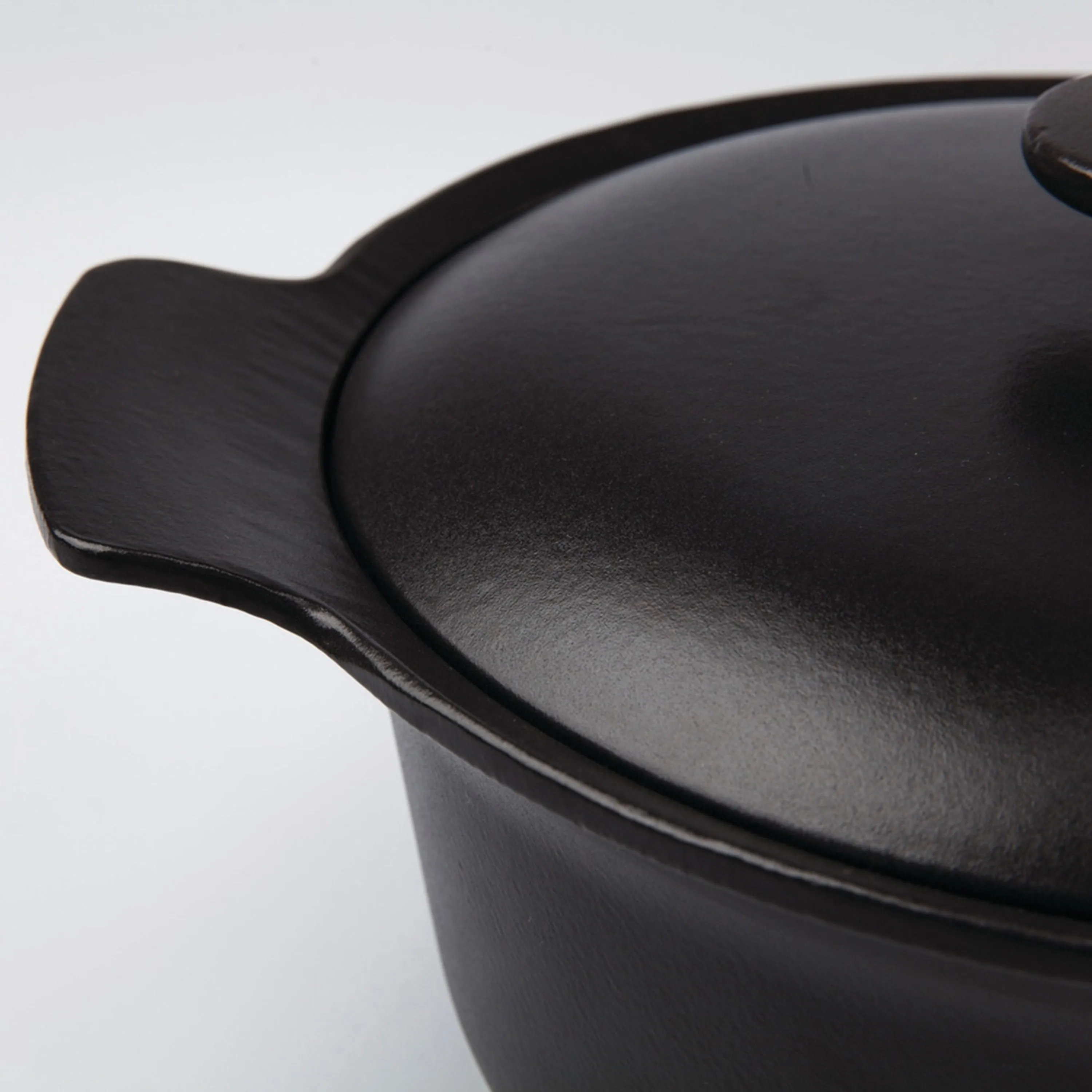 BergHOFF Ron 11" Cast Iron Dutch Oven 5.5Qt., Black, Matching Lid